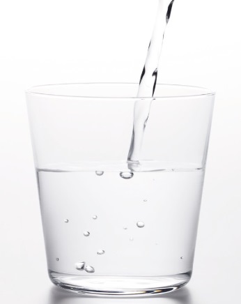 コップに入った水