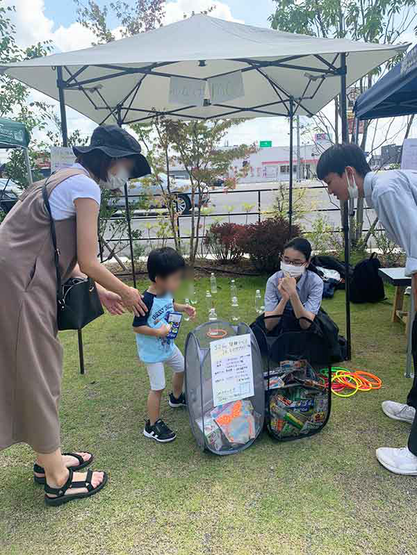 イベントで子供が遊ぶ様子